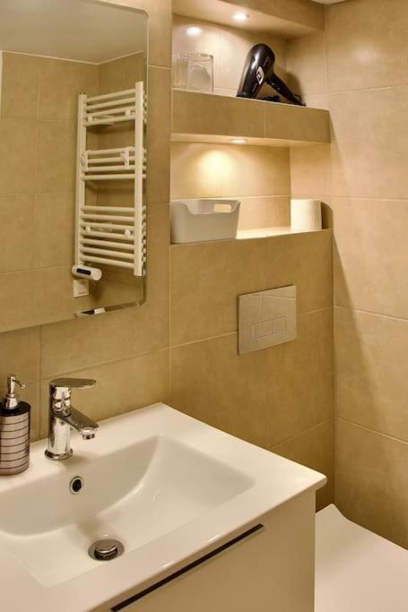 Glyfada Path Of Poets Apartment Athens Ngoại thất bức ảnh